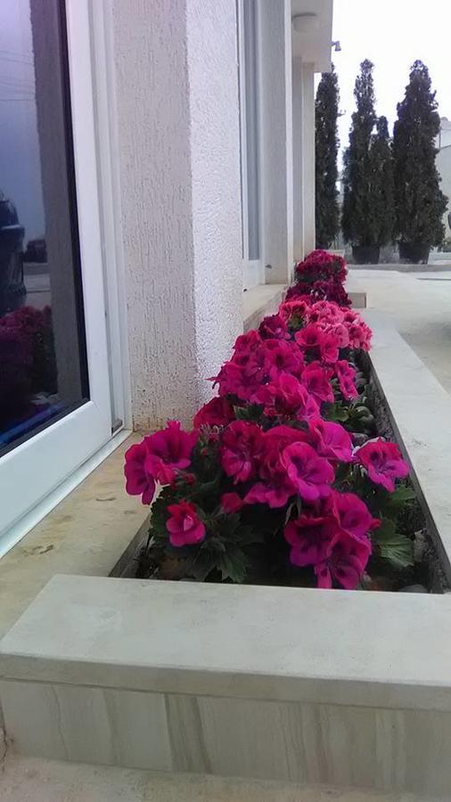 Aler Holiday Inn Sarande Exterior photo