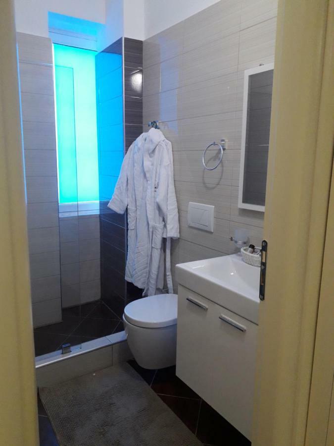 Aler Holiday Inn Sarande Room photo