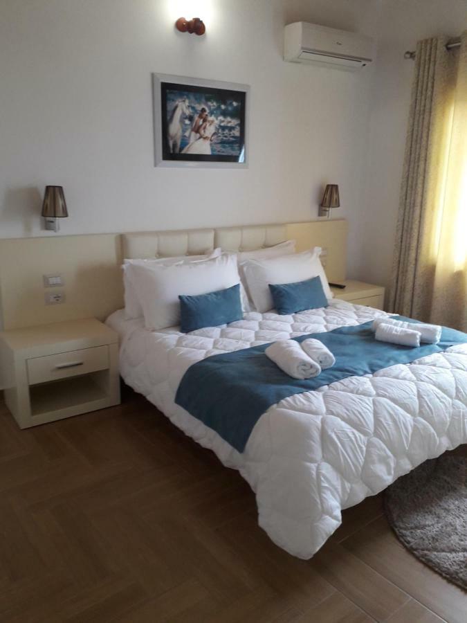 Aler Holiday Inn Sarande Room photo