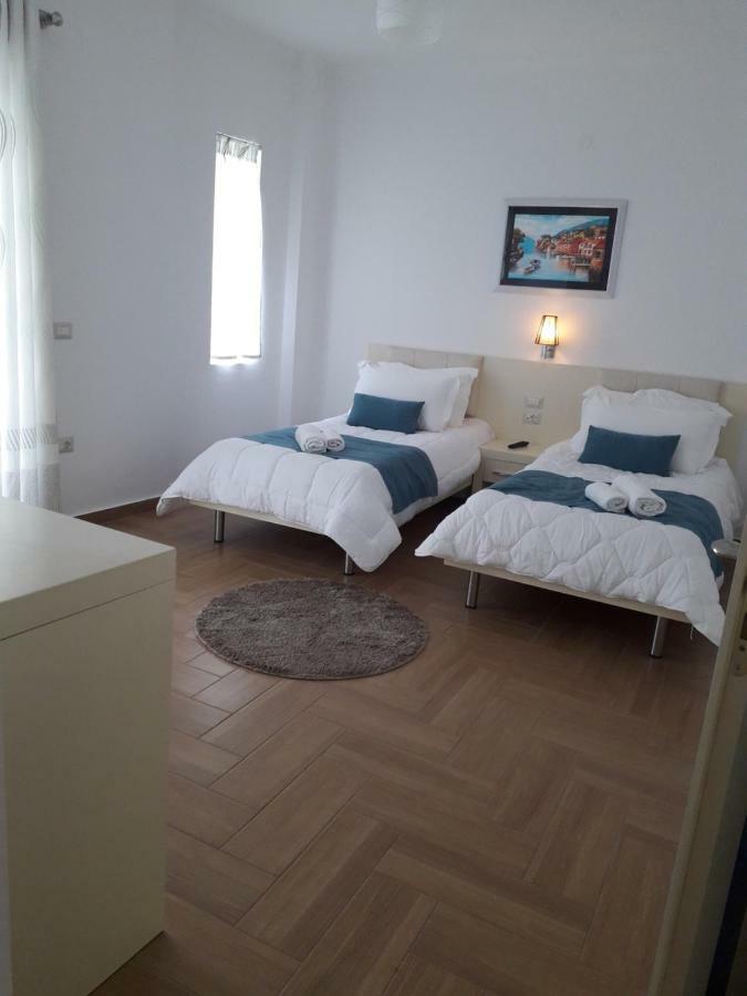 Aler Holiday Inn Sarande Room photo