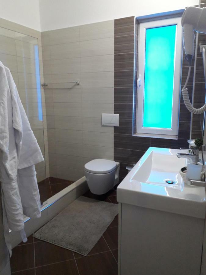 Aler Holiday Inn Sarande Room photo