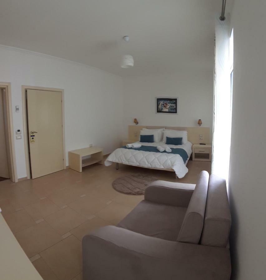 Aler Holiday Inn Sarande Room photo
